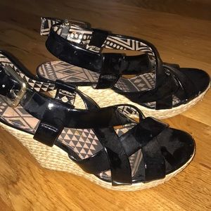 Jessica Simpson black wedges